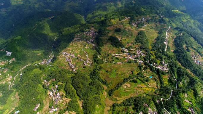 航拍山丘广袤大地掠影