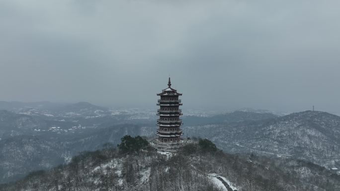 航拍襄阳古隆中风景区腾龙阁雪景雪山风光