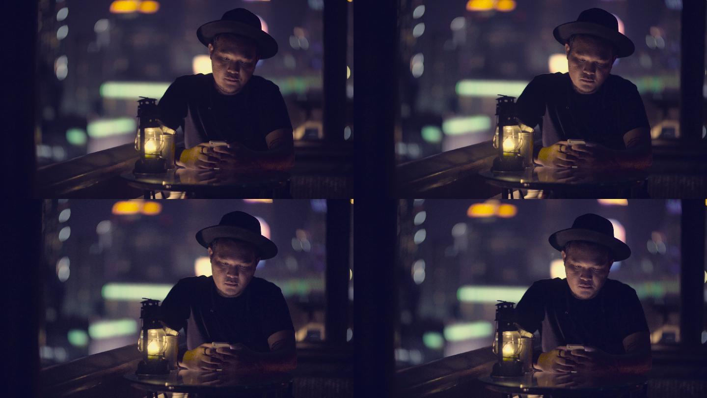 在酒吧或餐厅使用智能手机的男子