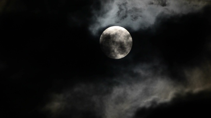 满月月黑风高乌云晚上遮天蔽日