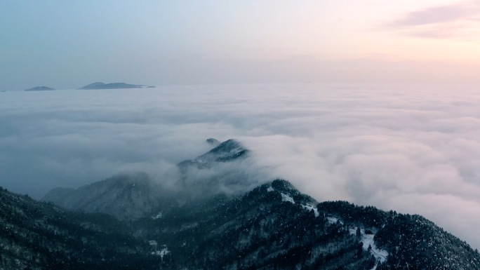 航拍高山云海涌动