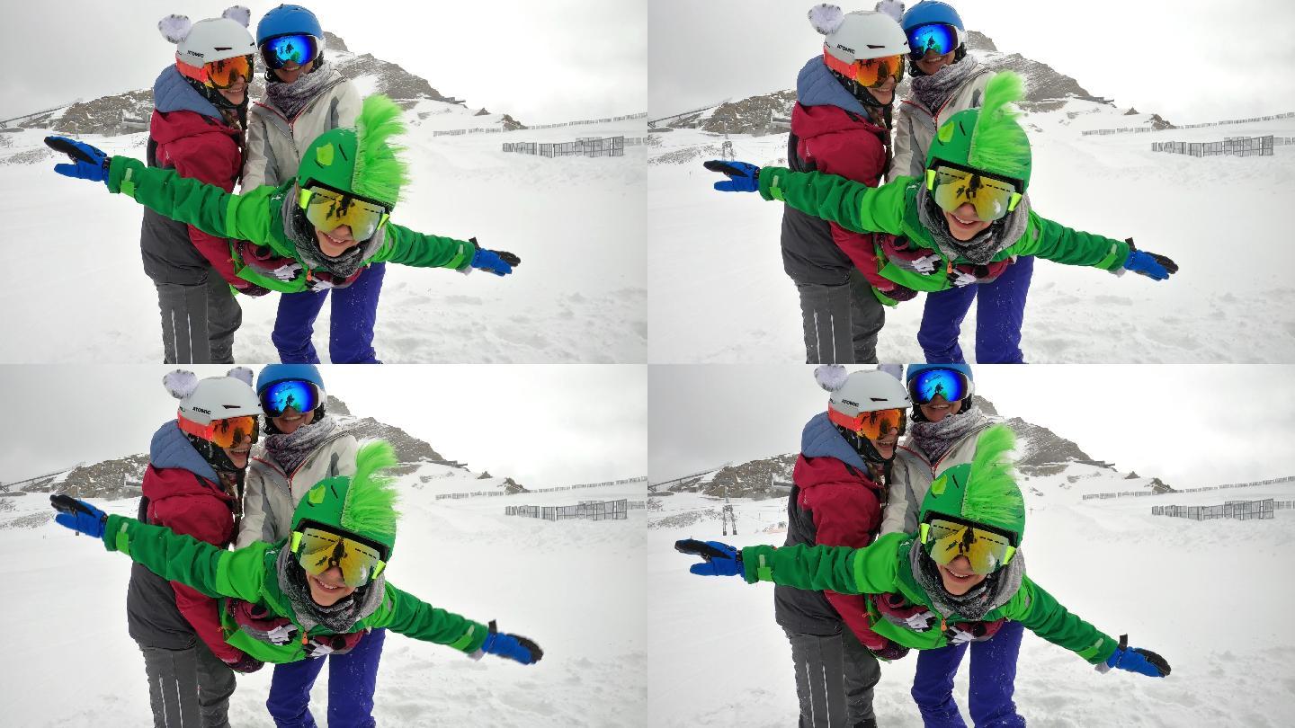 母亲和孩子们在阿尔卑斯山滑雪玩得很开心
