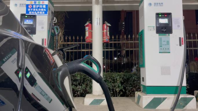 新能源电动汽车充电站充电桩国家电网电瓶车