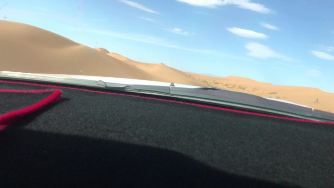 沙漠开车镜头 沙漠冲沙