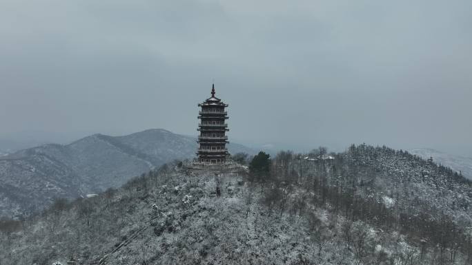 航拍襄阳古隆中风景区腾龙阁雪景雪山风光