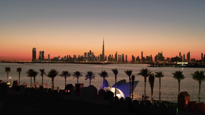 迪拜夜景鸟瞰图。西亚国家首都航拍