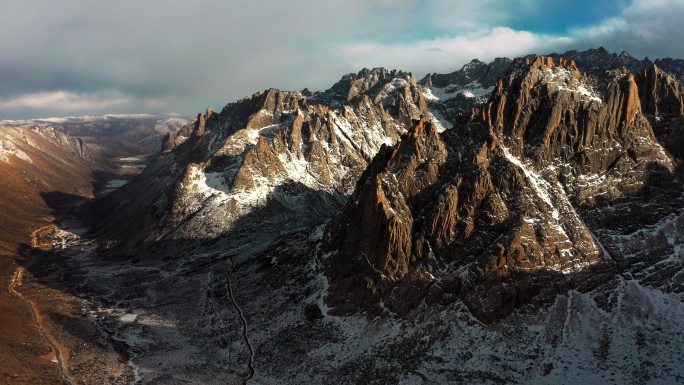 莲宝叶则高山山峰