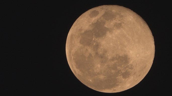 夜晚的超级月亮皓月当空月球月表特写镜头