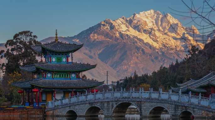 【正版素材】云南丽江黑龙潭与玉龙雪山