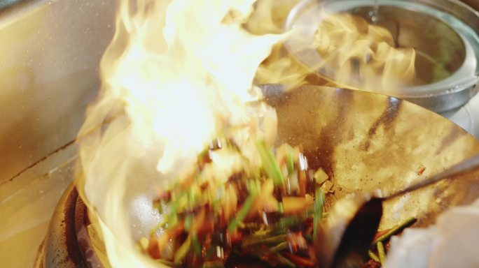 厨师烹饪炒菜起火4k美食制作饭店餐馆餐厅
