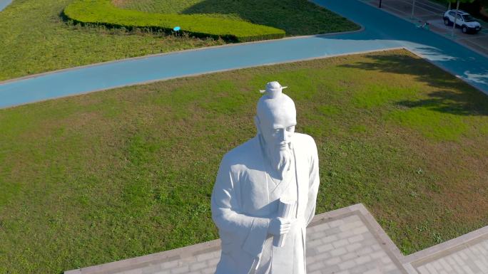 山东中医药大学扁鹊雕像4k航拍视频素材