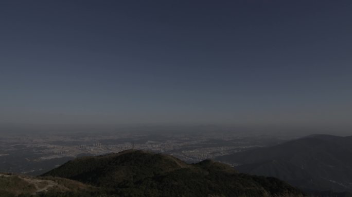 一览众山小 登山者 春风吹又生