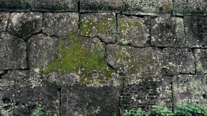 火山岩石墙