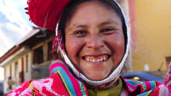 秘鲁传统女性肖像少数民族高兴服装表演