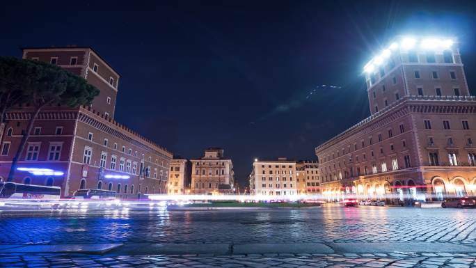 罗马威尼斯广场夜晚街道交通