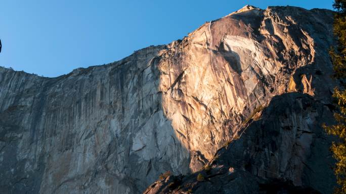 约塞米蒂国家公园悬崖峭壁