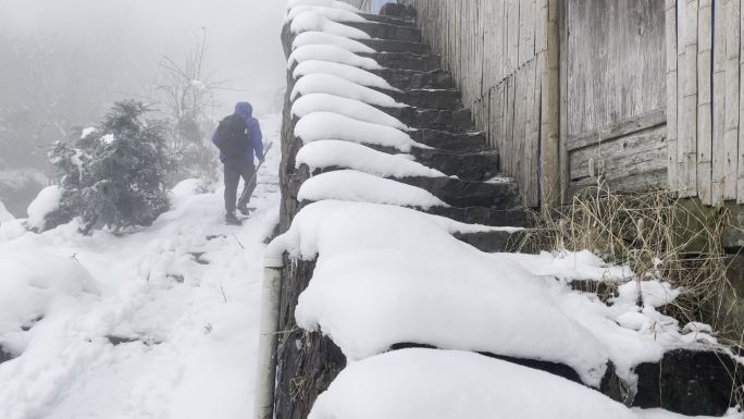 冬天寒潮冷空气倒春寒冰凌雾凇驴友台阶积雪