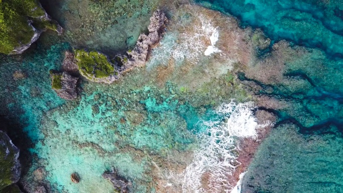 热带珊瑚岛海岛礁石蓝色海水太平洋