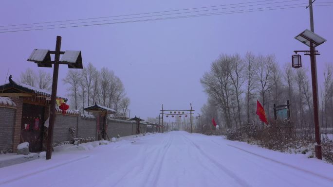 民宿村街道飘雪
