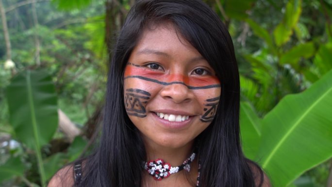 巴西土著妇女国外外国笑容笑脸原始部落