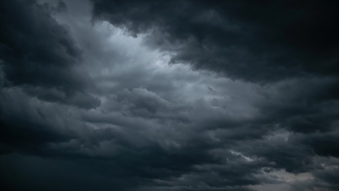 闪电风暴乌云密布乌云延时暴风雨来临