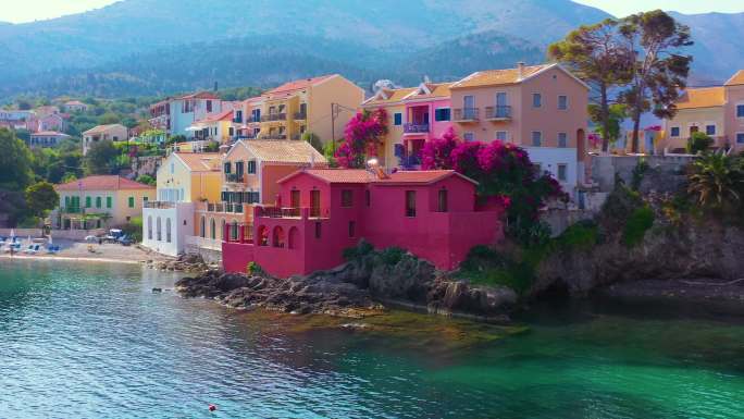 地中海岛屿上美丽的小村庄