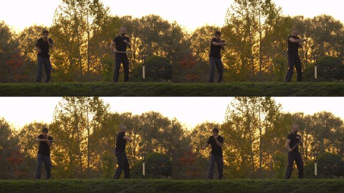 两个男人在草坪上练习武术