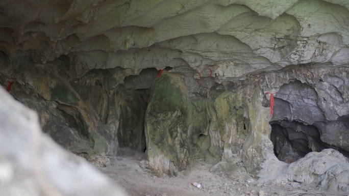 天然山洞岩石