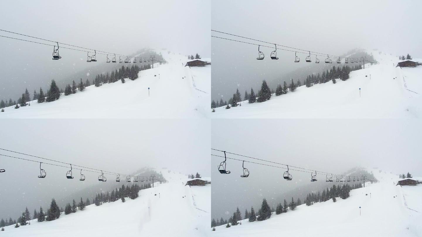 空空的缆车索道冬天飘雪雪中风景风光美景
