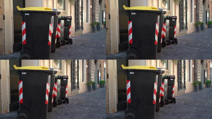 罗马街头的塑料垃圾箱。