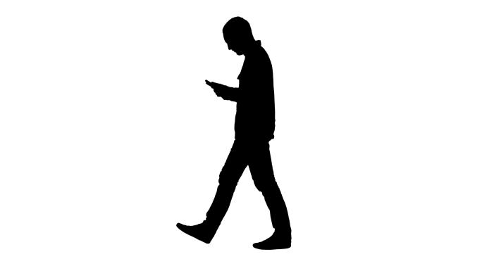 男子使用平板电脑人物人影行走