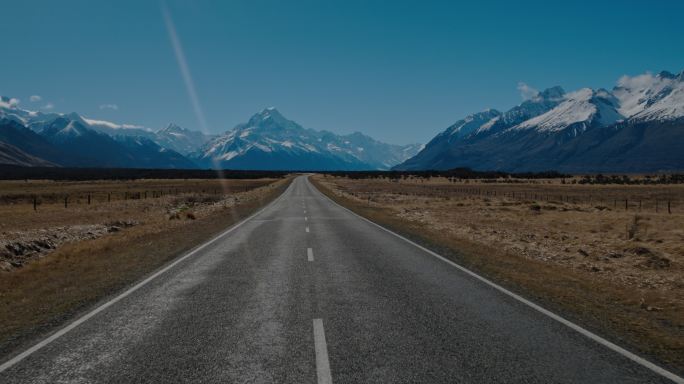 阳光下的道路航拍行车记录仪第一视角