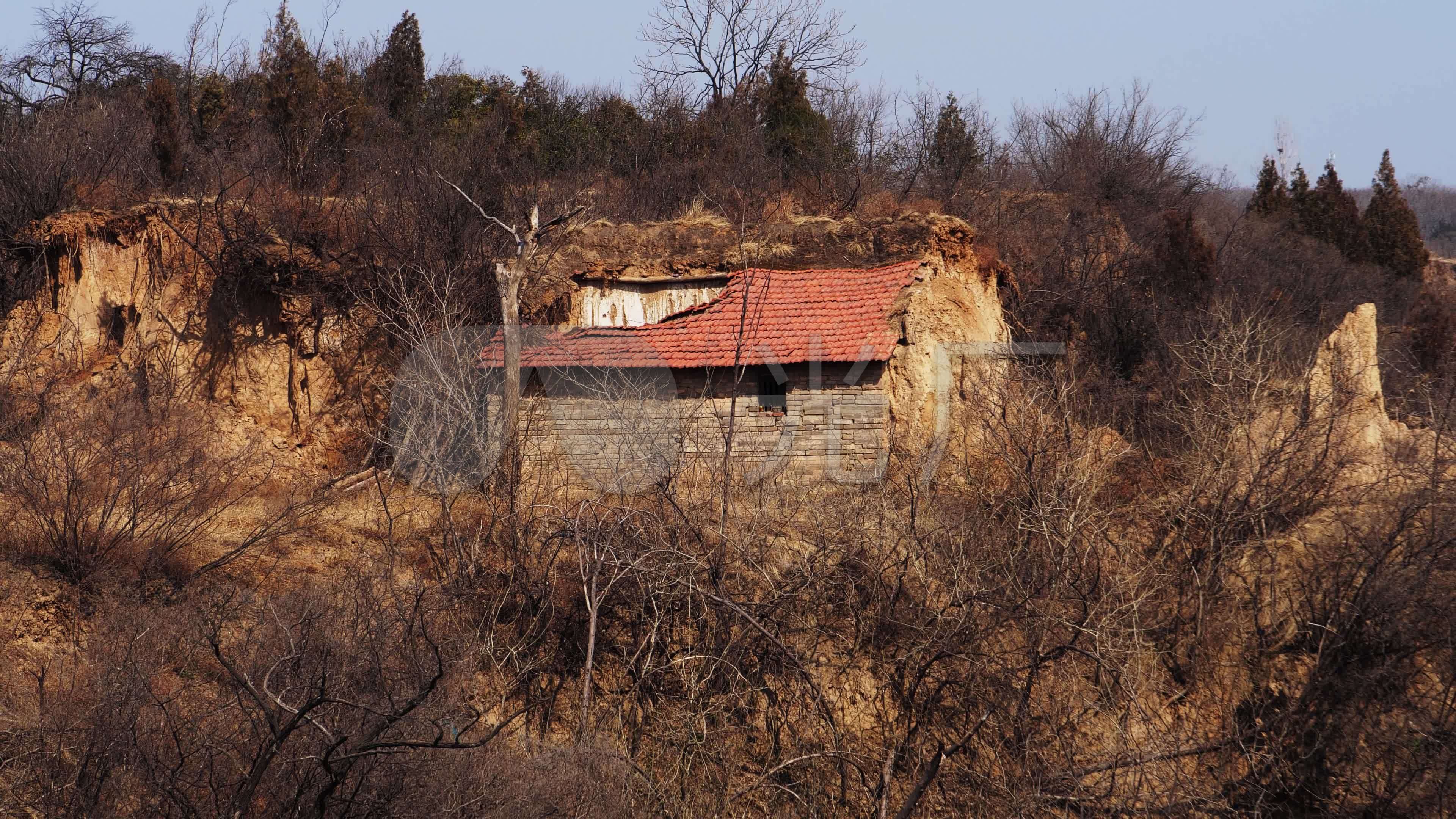 贫穷山沟里的土房子_山村小屋老屋_3840X2160_高清视频素材下载(编号:3974219)_实拍视频_光厂(VJ师网) www.vjshi.com