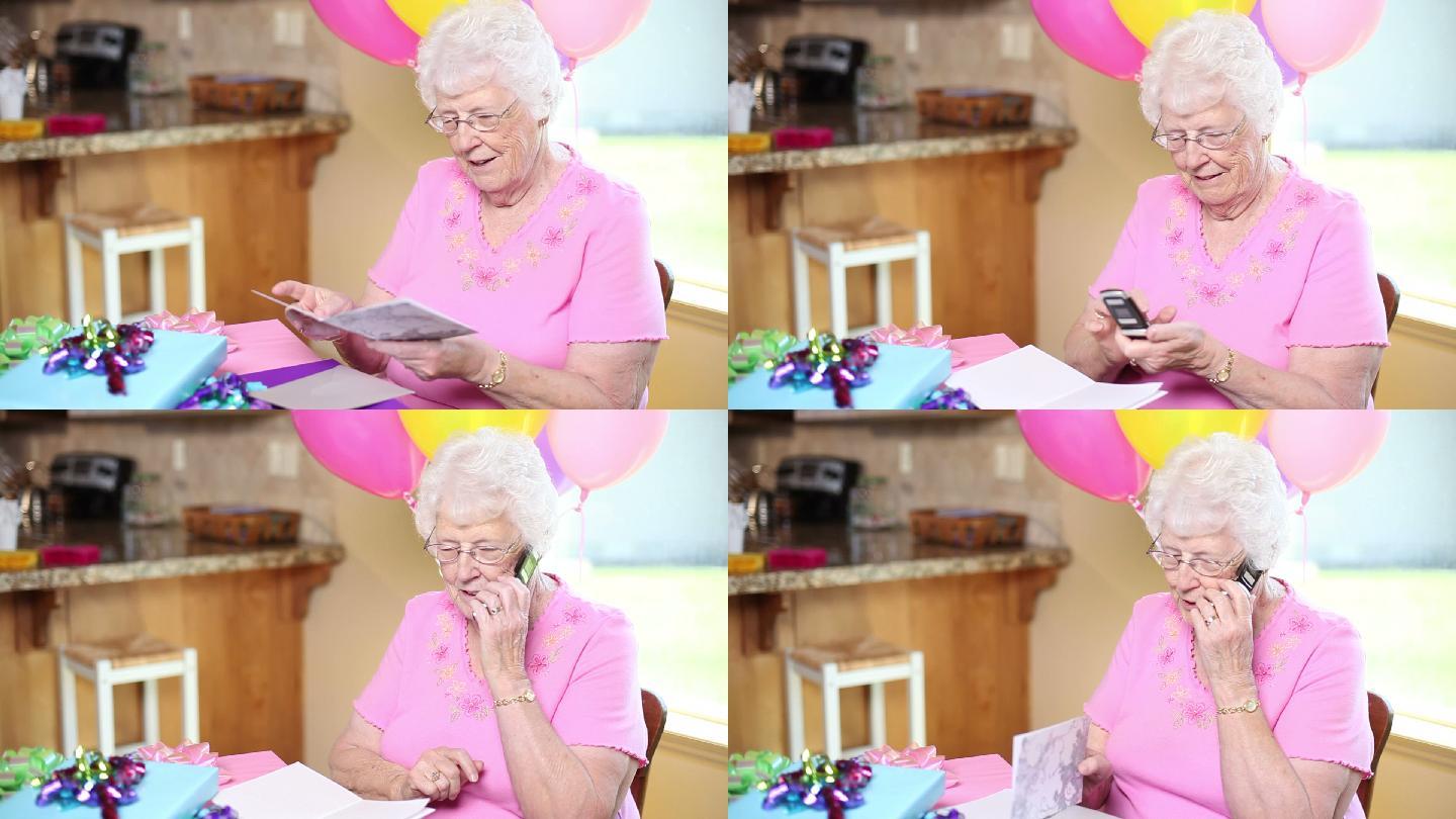 老太太用手机聊天国外老人外国奶奶美国外婆