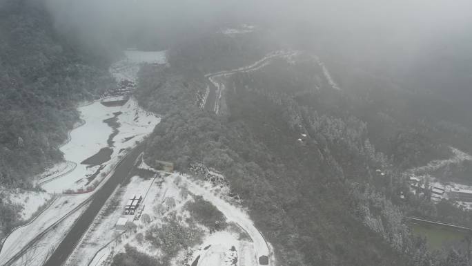 航拍华蓥山大雪纷飞