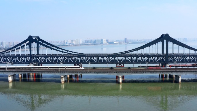 杭州钱塘江彭埠大桥高铁火车