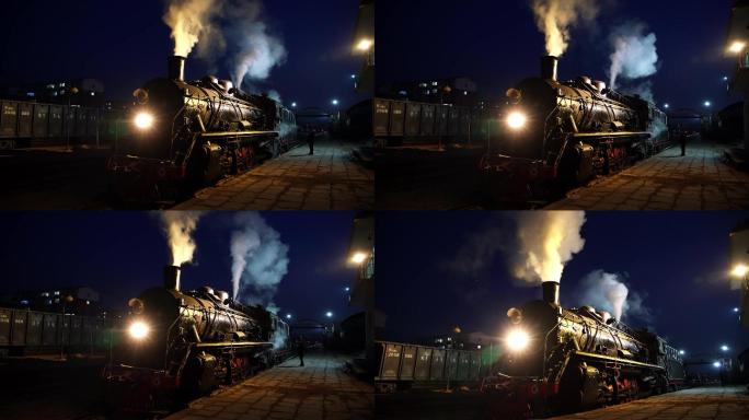 夜晚火车站停靠的蒸汽火车