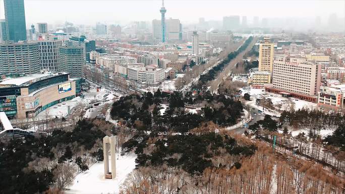 冰雪冬天城市航拍南湖长春人民广场4K