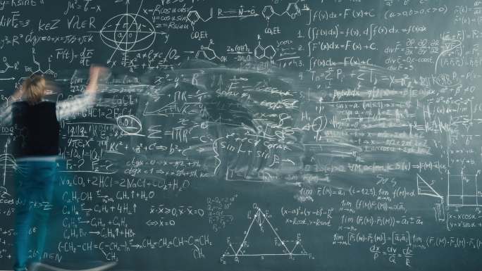 聪明人在黑板上解决科学问题