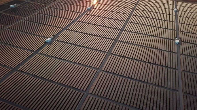 太阳能站农场替代能源鸟瞰图
