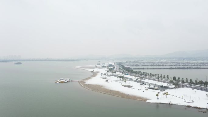 湖南常德柳湖沙月航拍雪景4K