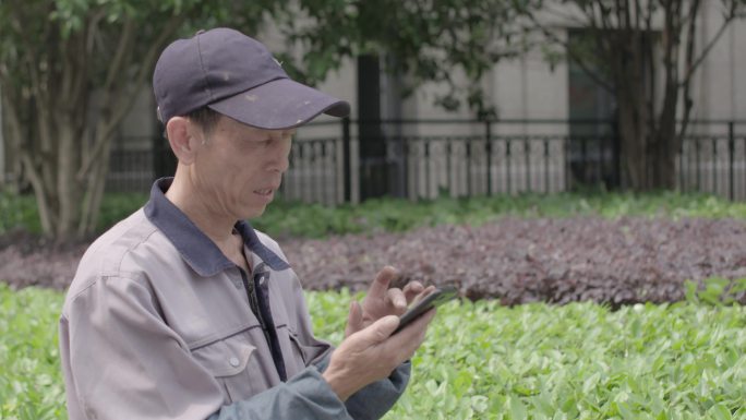 【原创】老人用手机中景