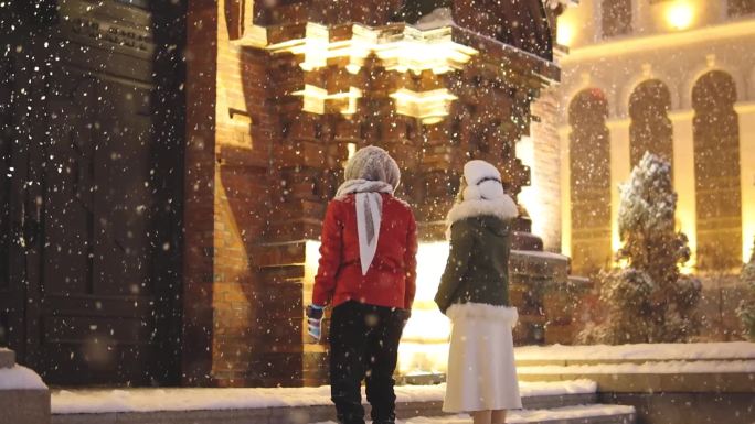大雪来袭哈尔滨索菲亚教堂上演雪色浪漫1