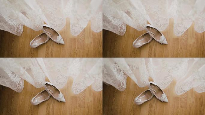 新娘的鞋子放在白色窗帘附近