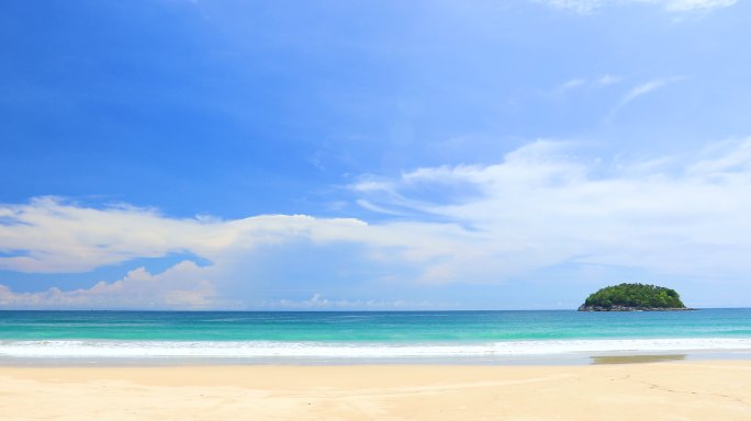 夏日阳光下的海滩海景