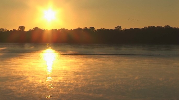 密西西比河日出河面夕阳金色河面湖水湖面夕