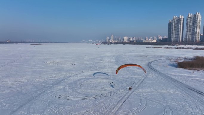 动力滑翔伞飞越哈尔滨公路大桥和松花江14