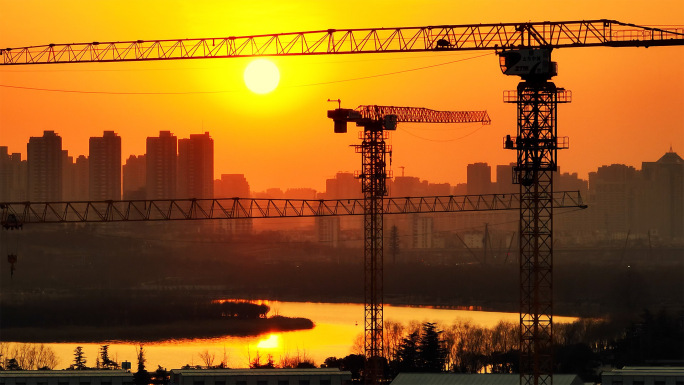 航拍建筑工地夕阳剪影4K