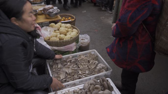 米豆腐 农村大妈 赶集 农贸市场 蘑菇