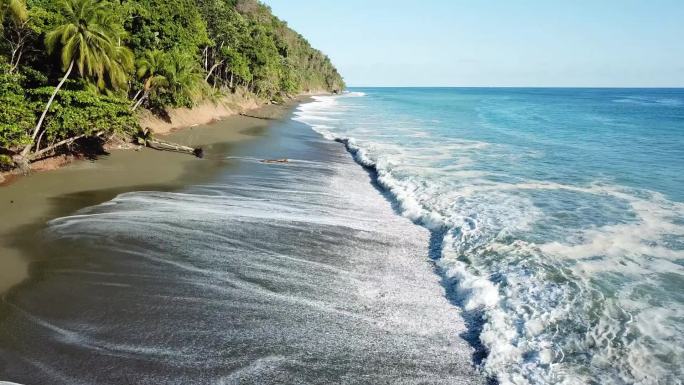 美丽海滩上的波浪岛屿海岛海面海水大海全景